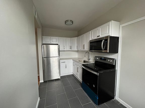 2nd image of 3242 N Pulaski Rd #3