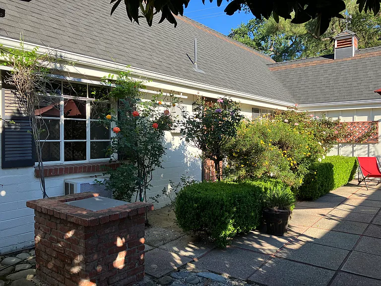 W Aliso St — Photo 1