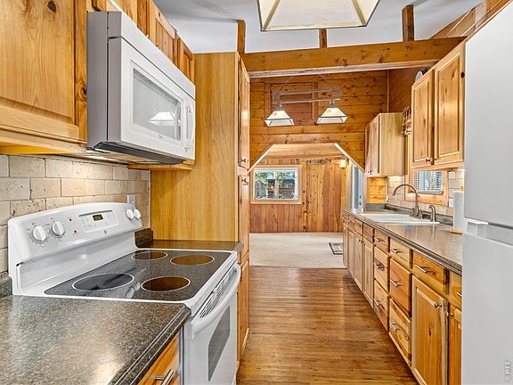 3rd image of 3143 Riverside Dr