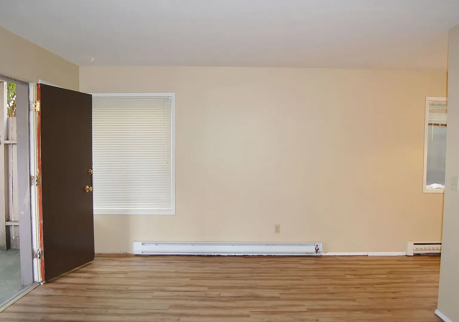 424 Summit Ave E Apartments — Photo 4
