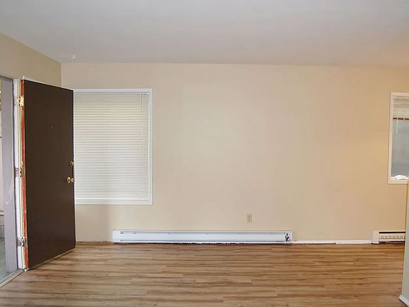 4th image of 424 Summit Ave E