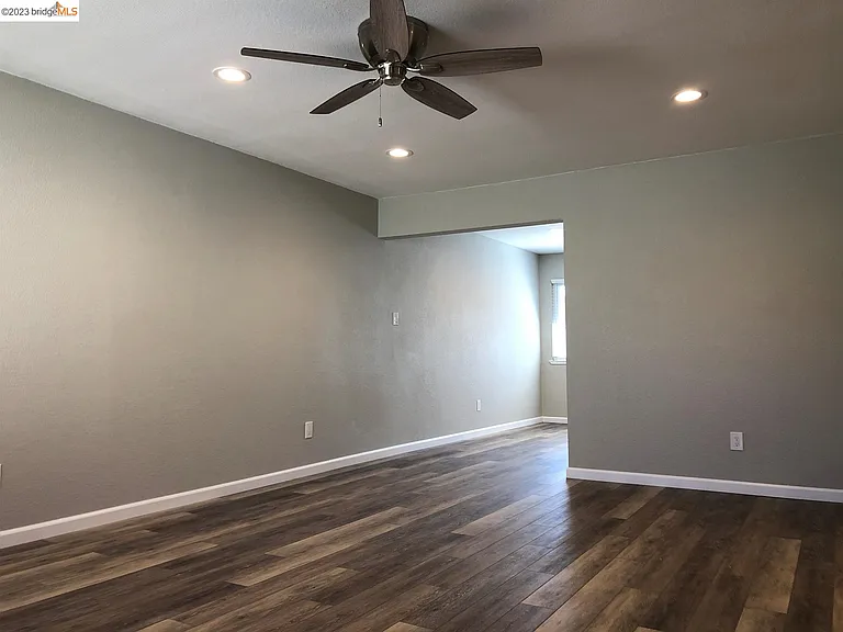 1021 W 8th St #3 — Photo 13
