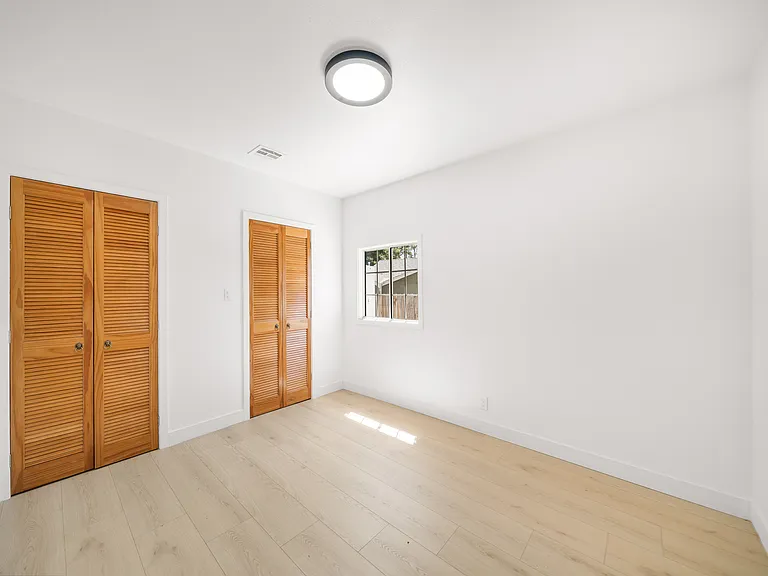 2035 Las Colinas Ave — Photo 30