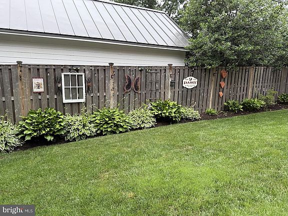 3rd image of 5542 18th Rd N