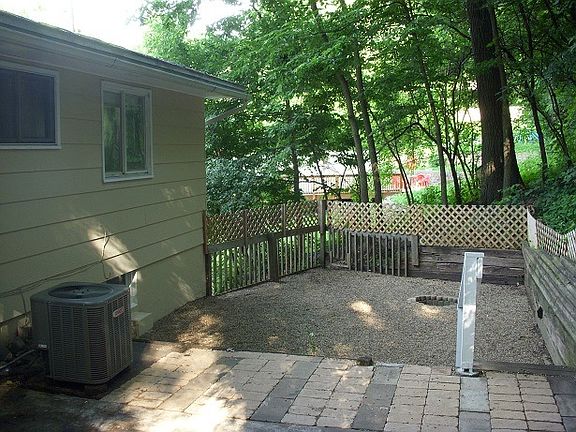 2nd image of 1449 Valley Dr