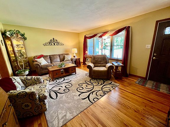 4th image of 418 South Dr