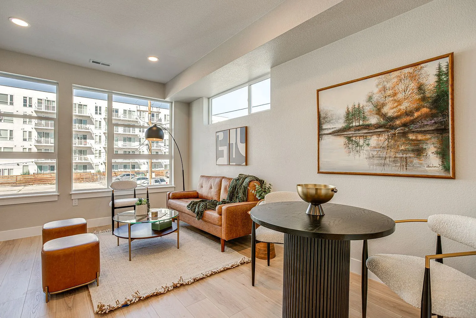 2 bed, 1.0 bath, 1194 sqft, $6,838 — Photo 2