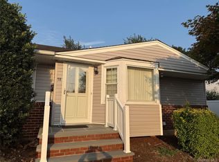 78 Vassar Ln, Hicksville, NY 11801