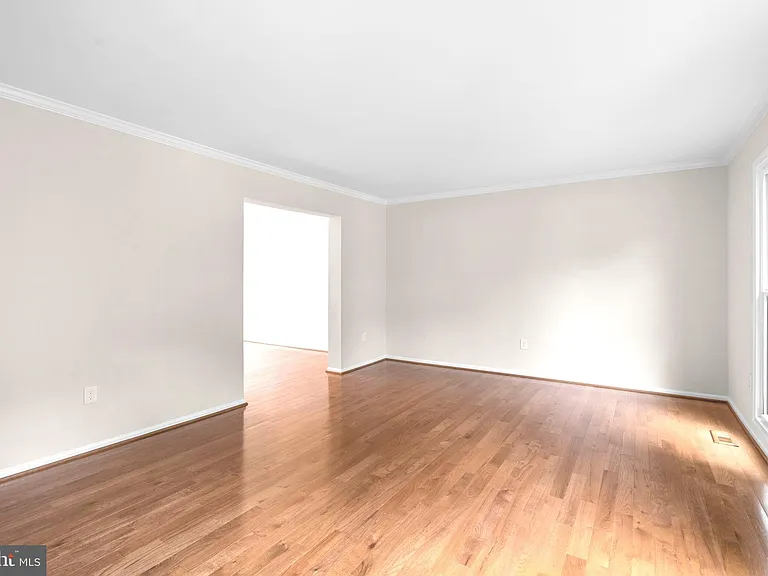1119 Halesworth Dr — Photo 6