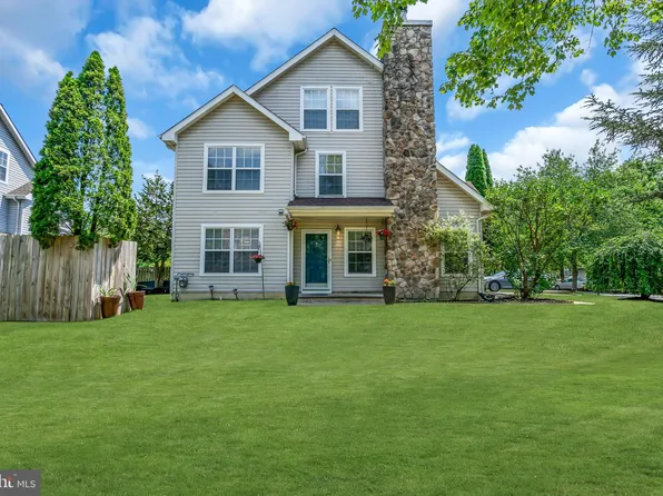 17 Haymarket Ct, East Windsor, NJ 08512
