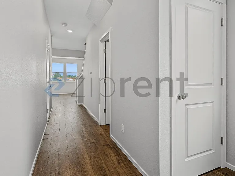1404 SW 5th St — Photo 3