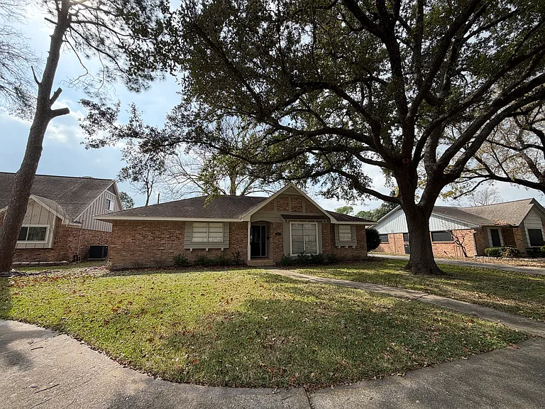 8211 Braes Meadow Dr — Photo 2