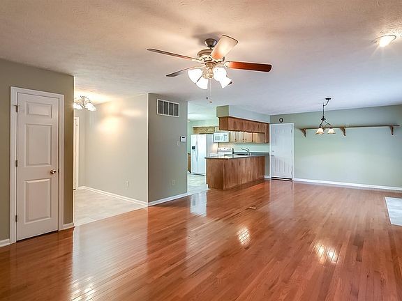 4th image of 308 Anza Ln