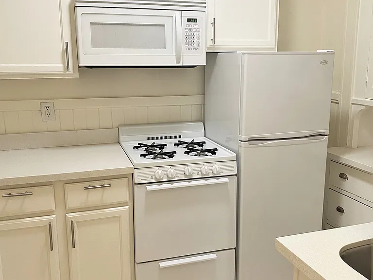 Sutter House Apartments — Photo 40