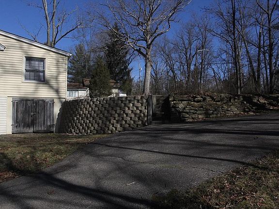 4th image of 404 N Jefferson St