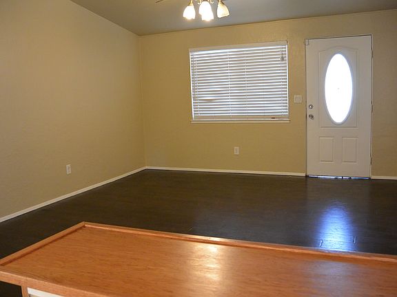 4th image of 6409 Larchmont Dr