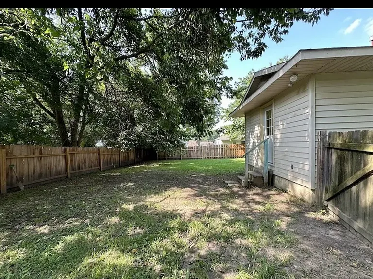 709 Pierce St — Photo 15