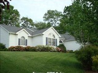24 Willow Dr, Mystic, CT 06355