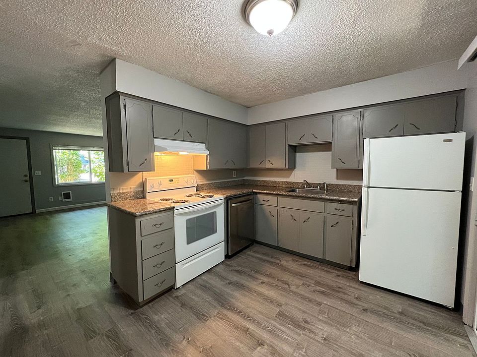 Peyton Plaza - 12713 SE Powell Blvd Portland OR | Zillow