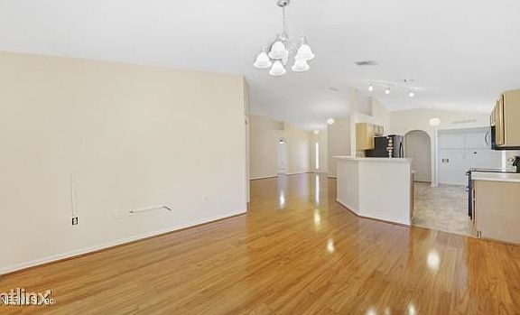 5th image of 196R King Arthur Ct