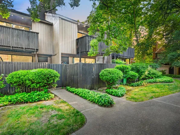 617 Woodside Sierra Unit 3, Sacramento, CA 95825