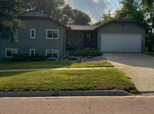 704 Miller Ave, Windom, MN 56101