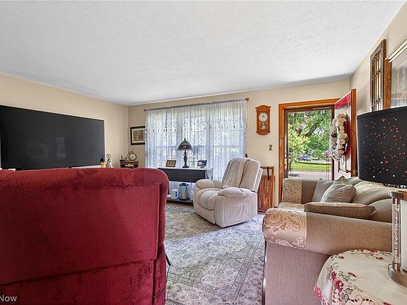 5th image of 1105 Birch Ln