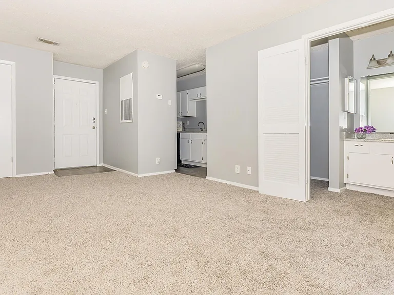 Sunridge Apartments — Photo 19