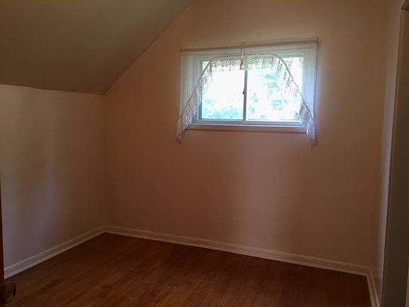 5th image of 118 Park St