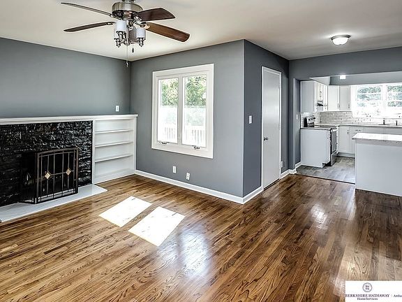 4th image of 4903 Grand Ave