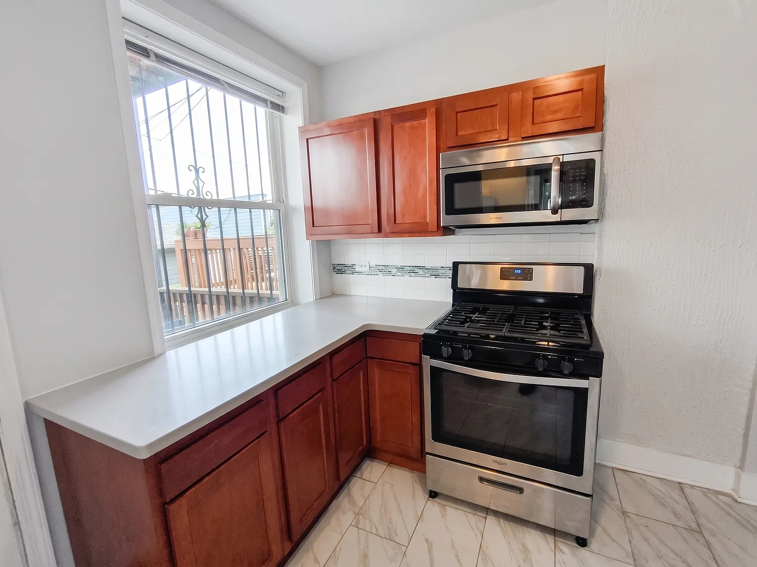 3 bed, 1300 sqft, $1,700 — Photo 3