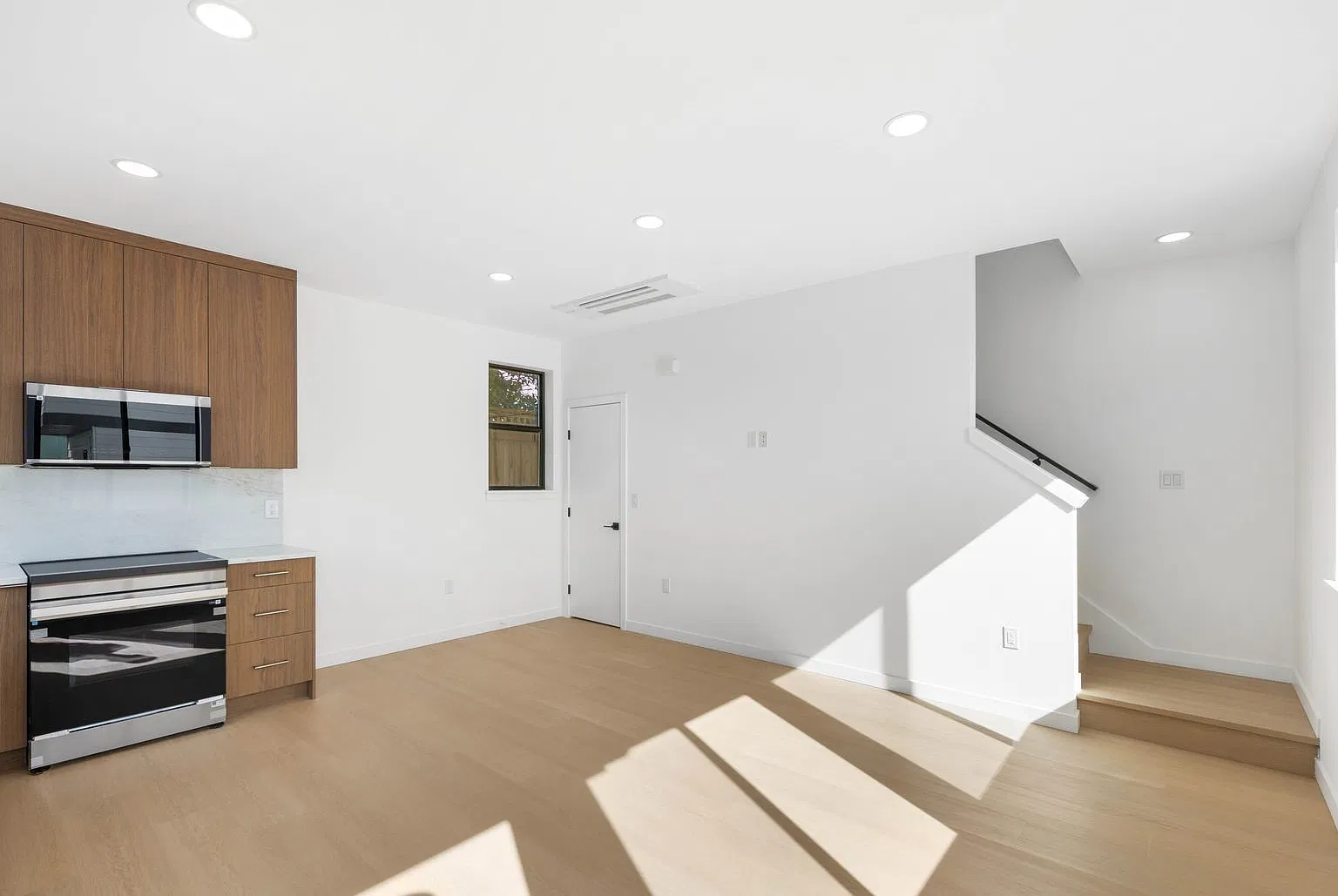 2 bed, 1077 sqft, $2,600 — Photo 4