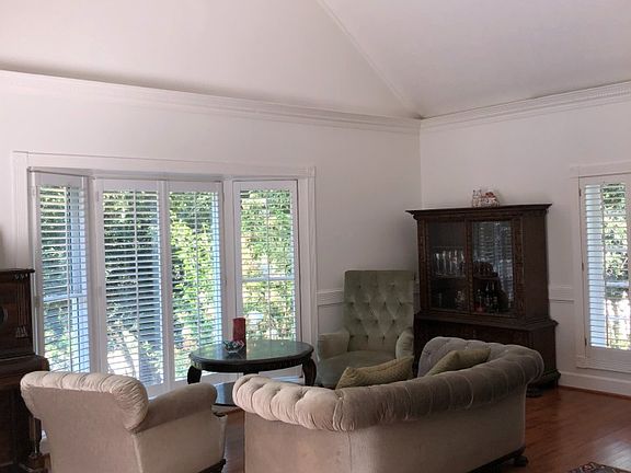 5th image of 114 Lakeshore Cir NE