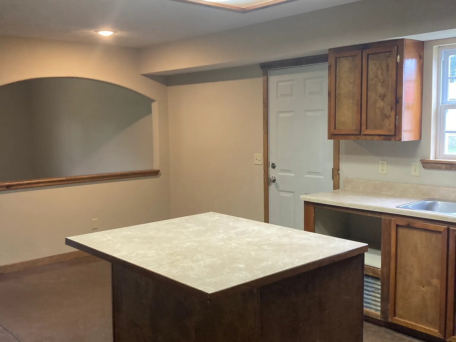 3 bed, 1300 sqft, $1,200 — Photo 4