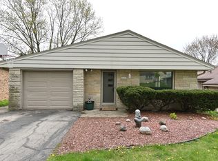 10101 W Highwood Ave, Wauwatosa, WI 53222