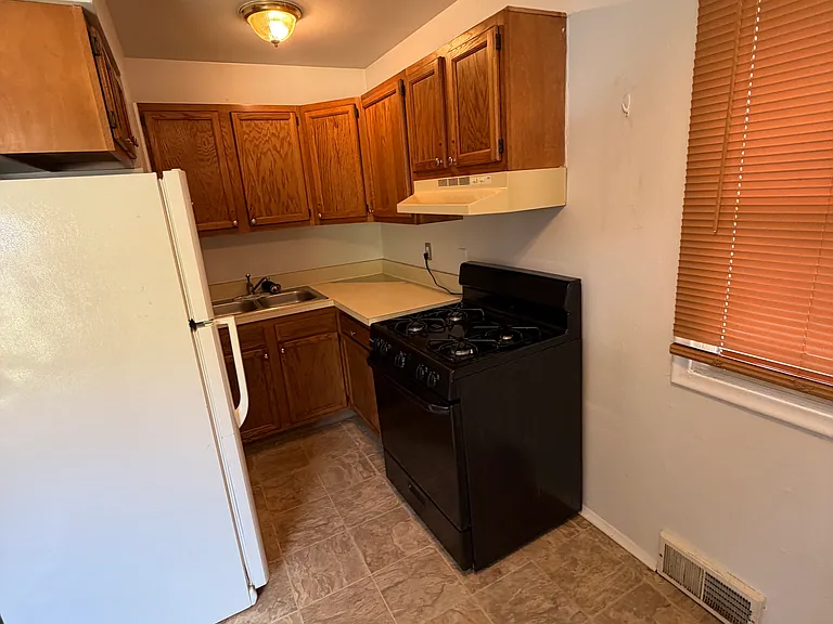 2051 Stieber St — Photo 7