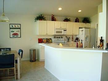 3rd image of 601 Lakeworth Cir