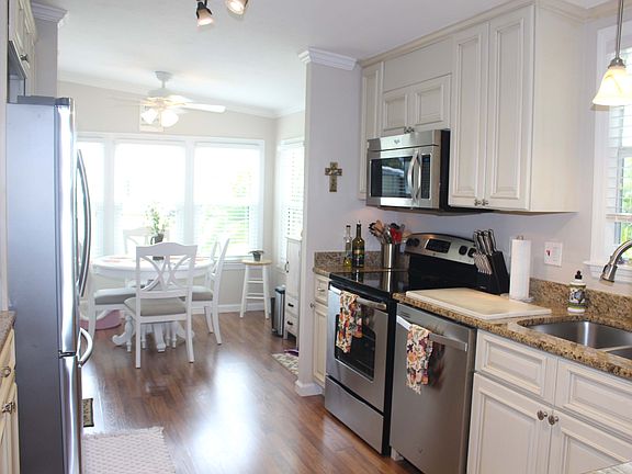 5th image of 5667 Axminster Dr #300