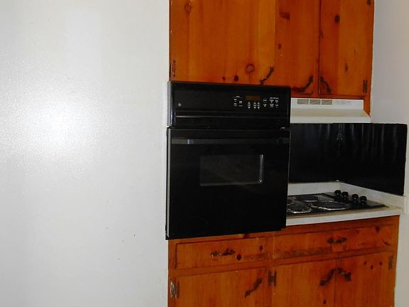 4th image of 8 Lynch Dr