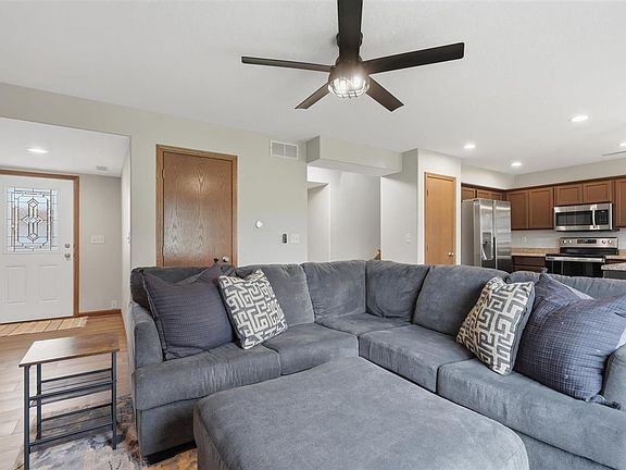 3rd image of 714 W 3rd St