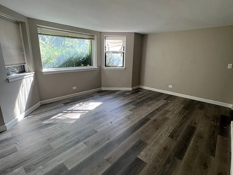5718 N Mozart St — Photo 10