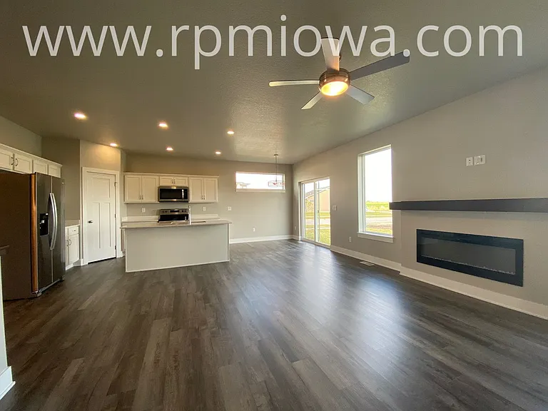 740 SE Drumlin Dr — Photo 3
