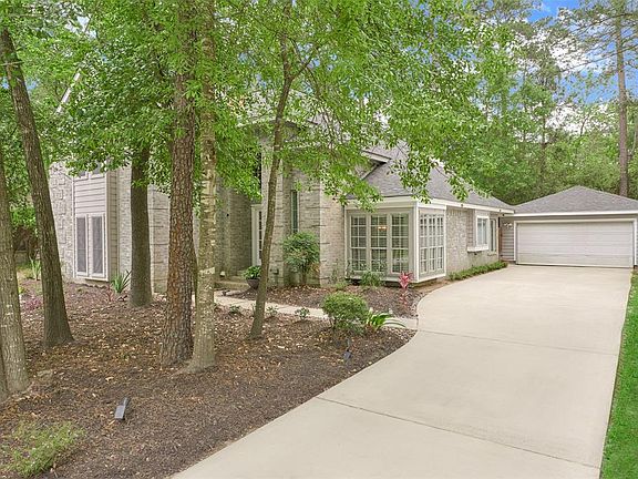 Located in a quiet upfront location in Panther creek this home has great access to all shops, parks and schools! Cycle or walk up to Hughes Landing, Northshore Park or The Woodlands mall! The driveway was completely replaced 2 years ago! New roof 201