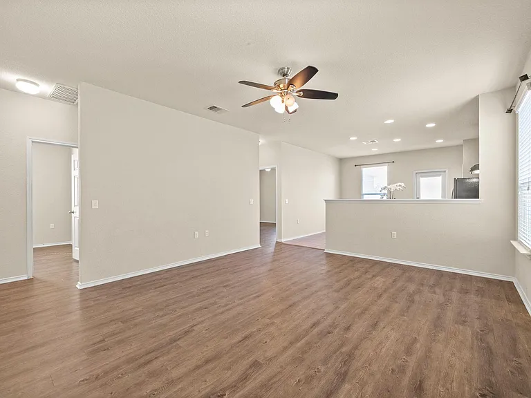 5704 Levenwood Ln — Photo 5