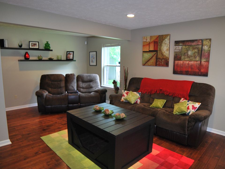 1st image of 575 Woodview Dr