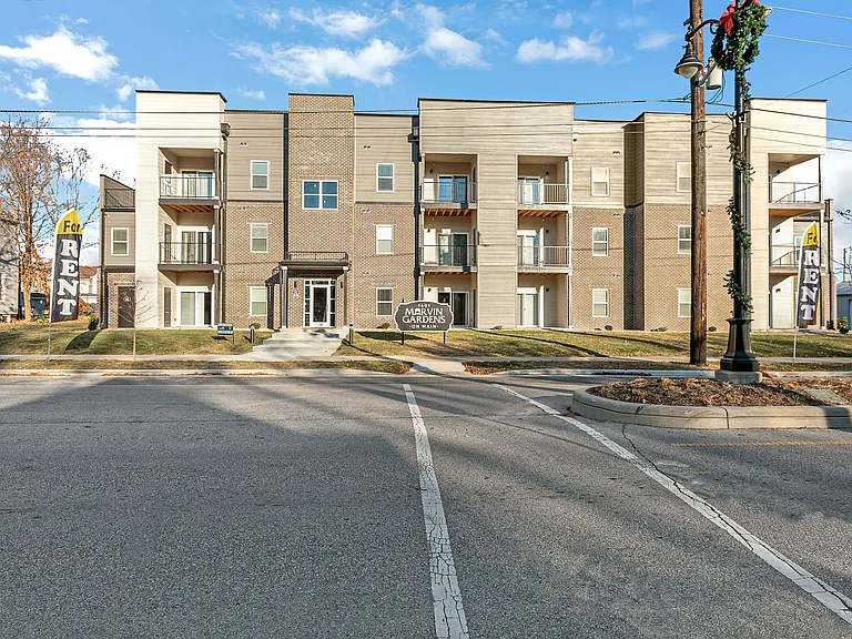 1601 E Main St — Photo 17