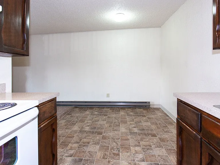 Lakeside Apartments — Photo 27