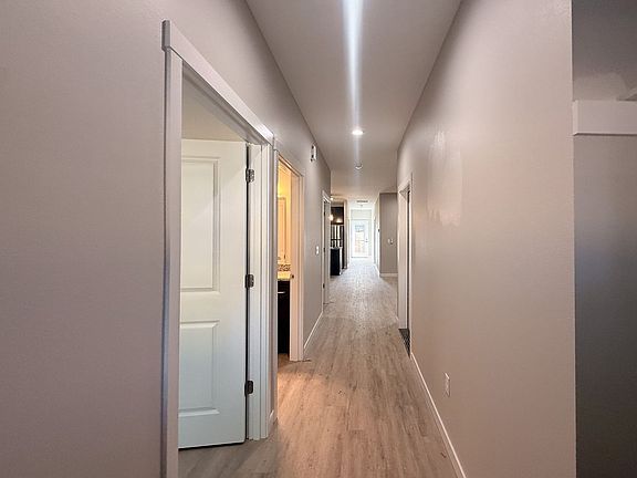 4th image of 5534-5564 Skyline Rd S #5558
