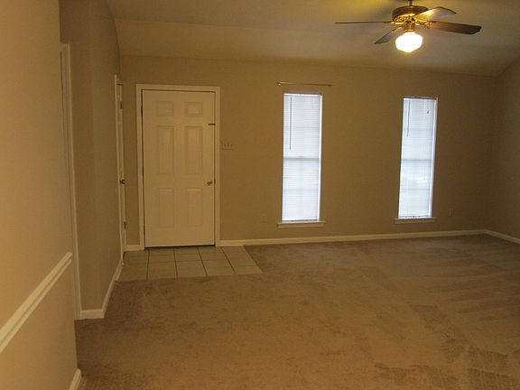 3rd image of 2750 Van Der Veer Dr