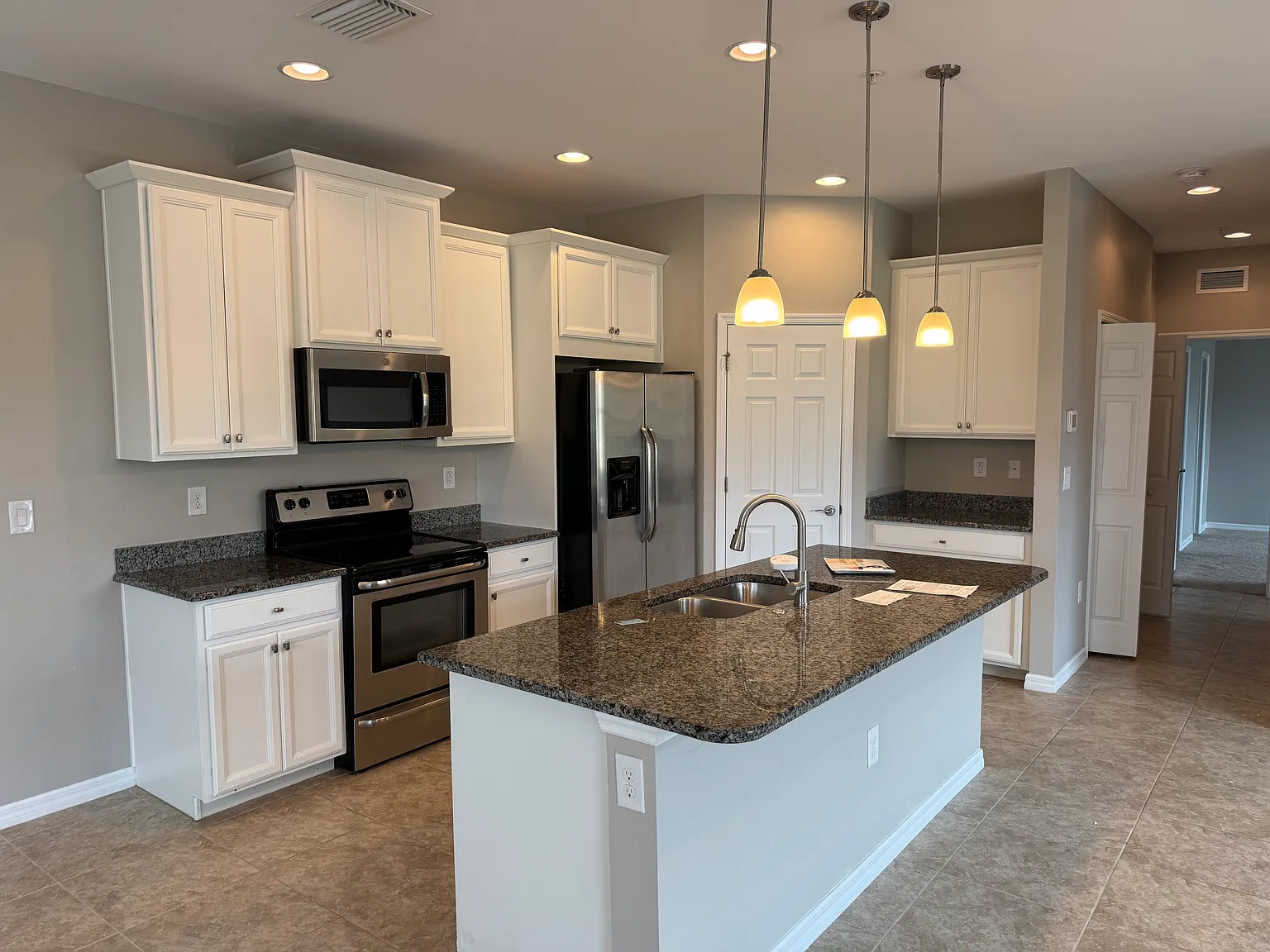 2 bed, 1135 sqft, $2,250 — Photo 4